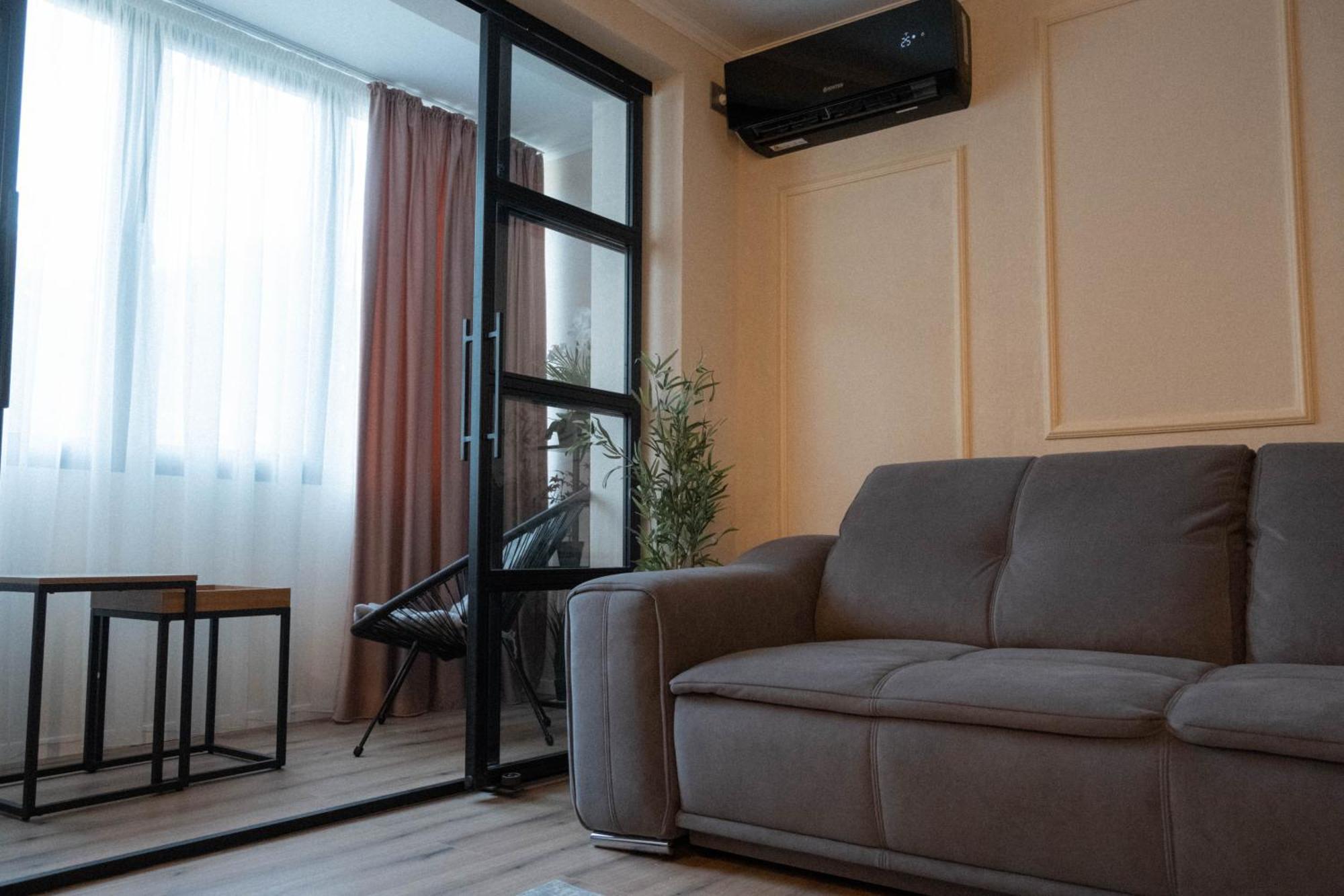 Cosy 2 Rooms Apartment In The Center Of The City Bucharest Exterior photo